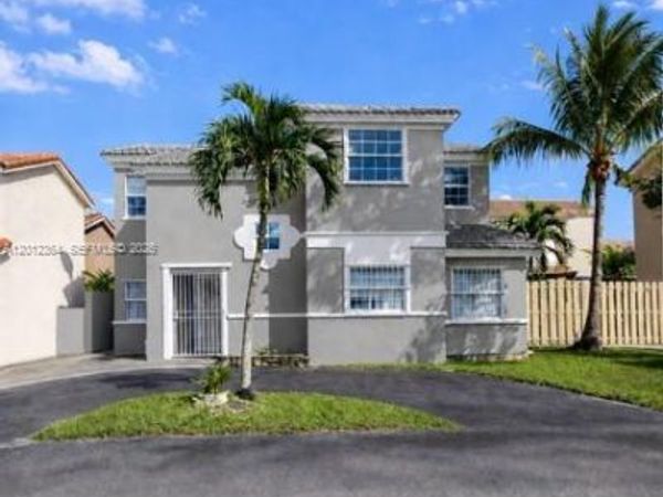 1045 NW 126th Pl , Miami, FL 33182