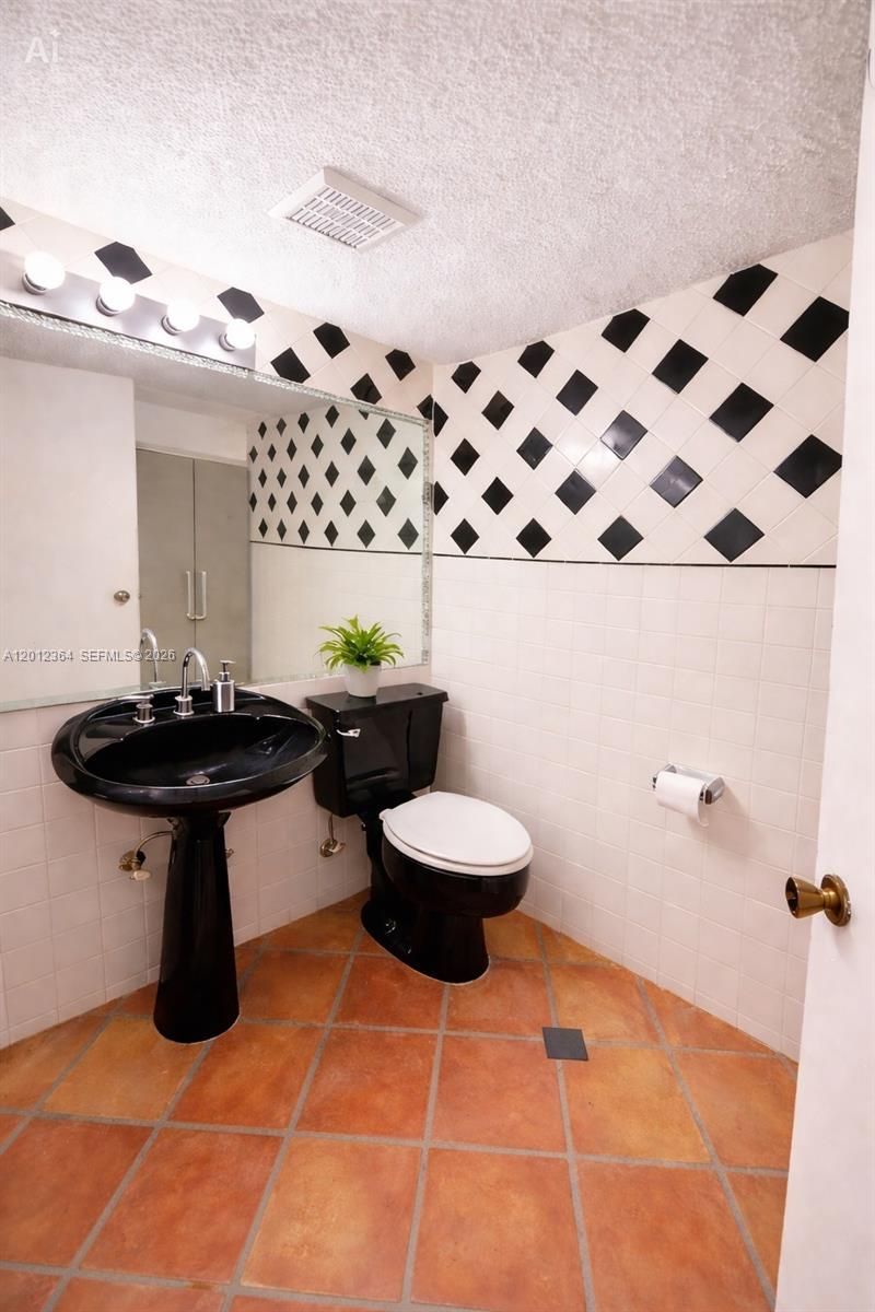 1045 NW 126th Pl , Miami, FL 33182 Photo