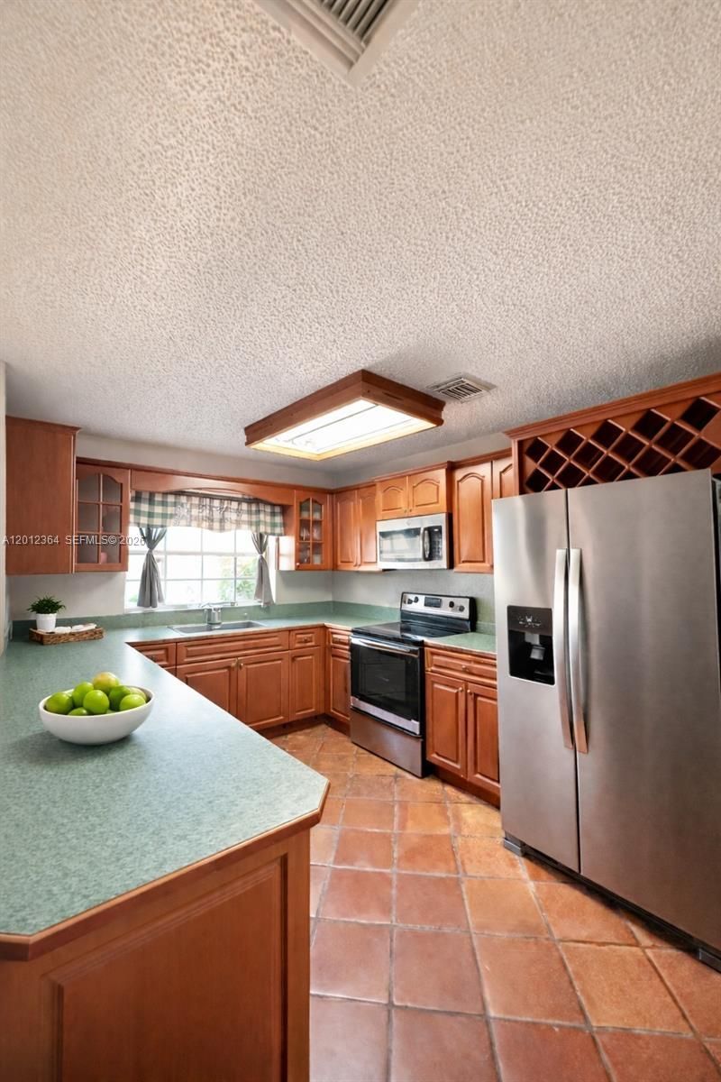 1045 NW 126th Pl , Miami, FL 33182 Photo