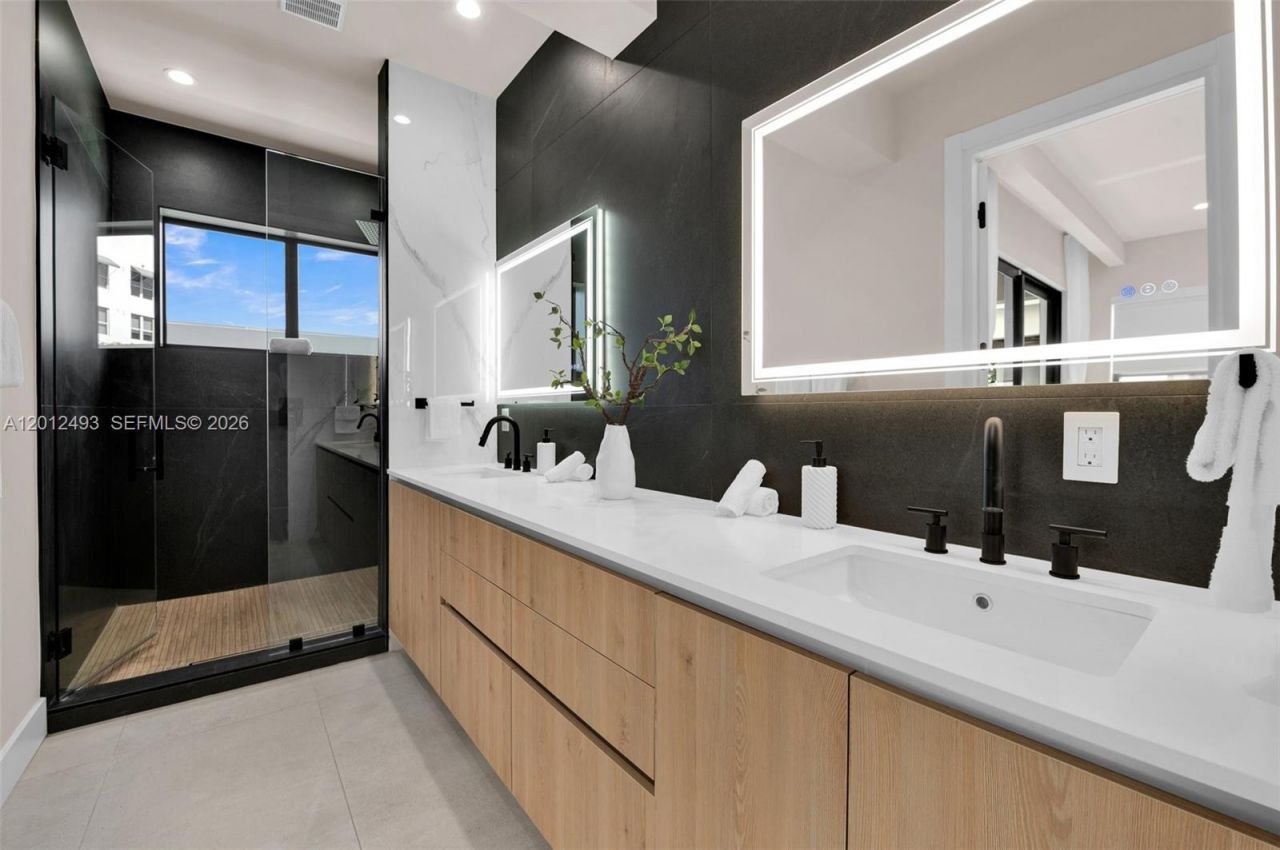 918 NE 17th Ave , Fort Lauderdale, FL 33304 Photo