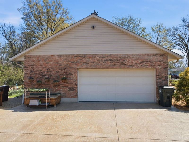 526 W Osborne Street, Bethel, OH 45106 Photo 5