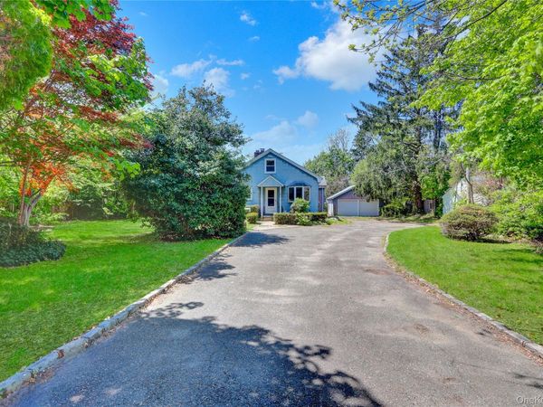 11 5th Avenue S, Huntington Station, NY 11746