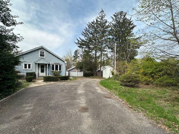 11 5th Avenue S, Huntington Station, NY 11746