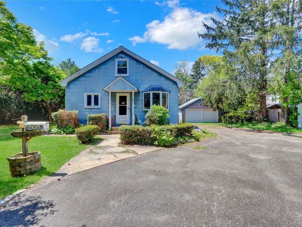 11 5th Avenue S, Huntington Station, NY 11746