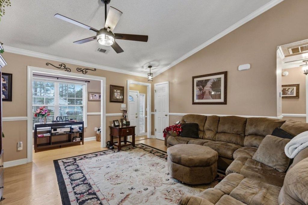 1001 Mimosa Ct. Photo 6