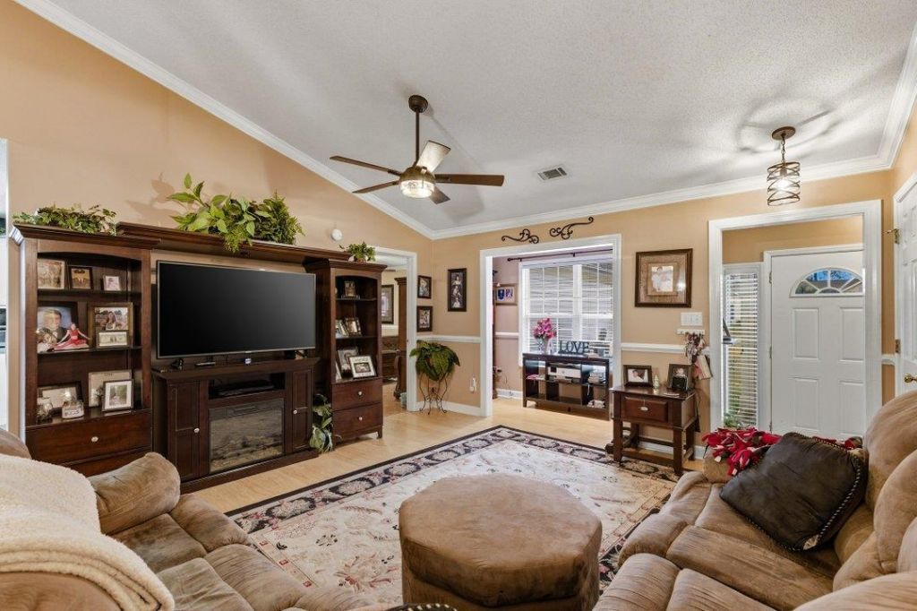 1001 Mimosa Ct. Photo 7