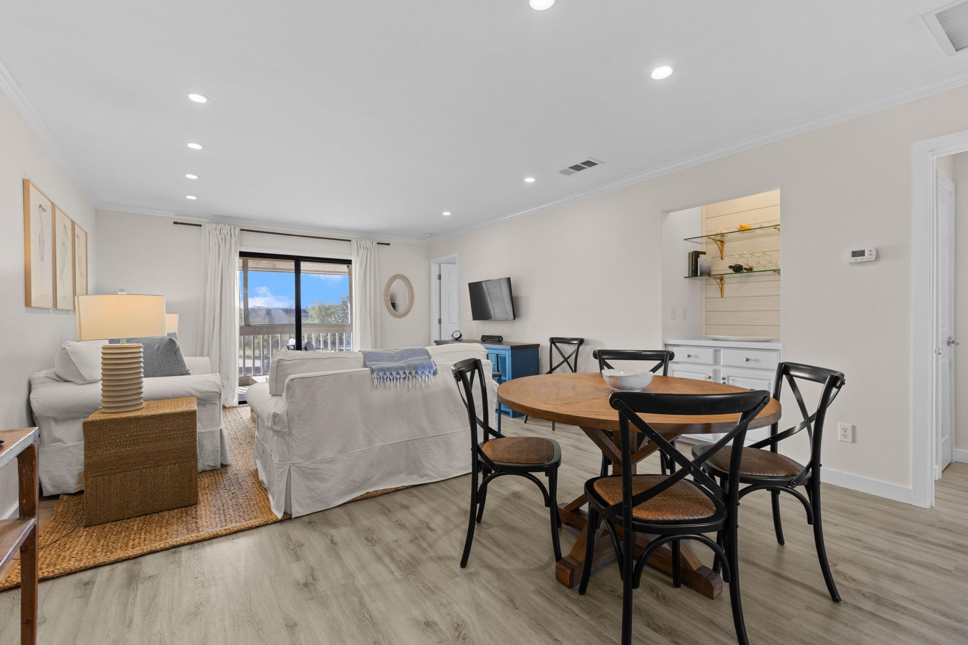 2062 Long Bend Drive Photo 1