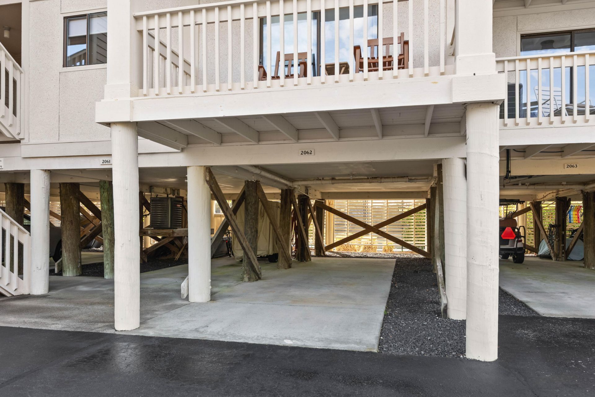 2062 Long Bend Drive Photo 6