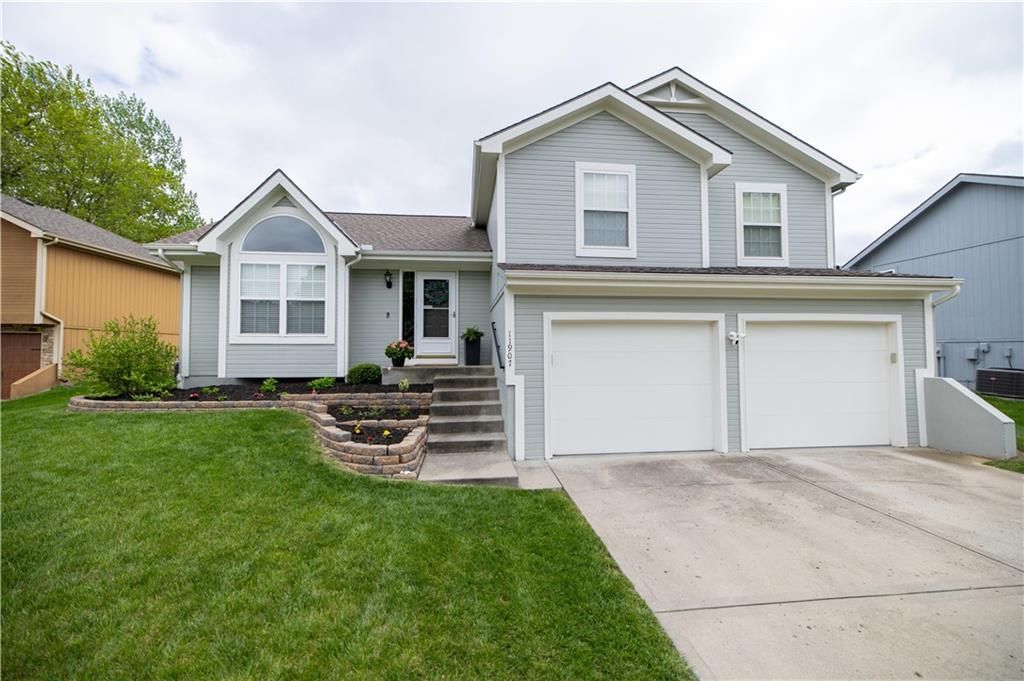 11907 N Holmes Court, Kansas City, MO 64155 Main Photo