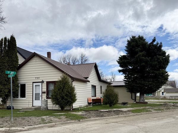 705 6TH Street , Langdon, ND 59249