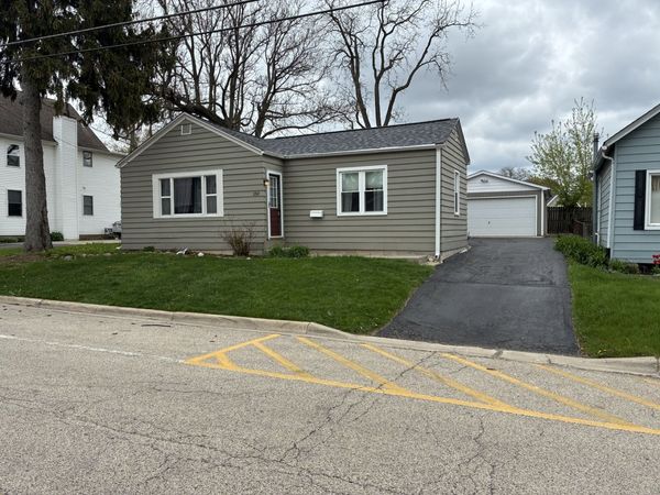 150 E Mill Street , Wauconda, IL 60084