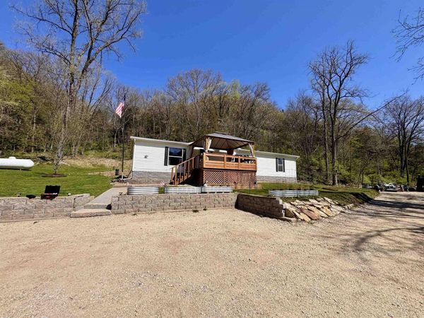1862 Village Creek Drive, Lansing, IA 52151