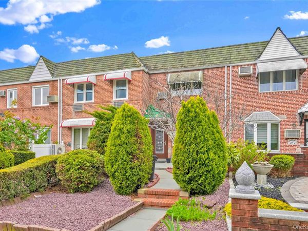 6154 77 Place , Middle Village, NY 11379