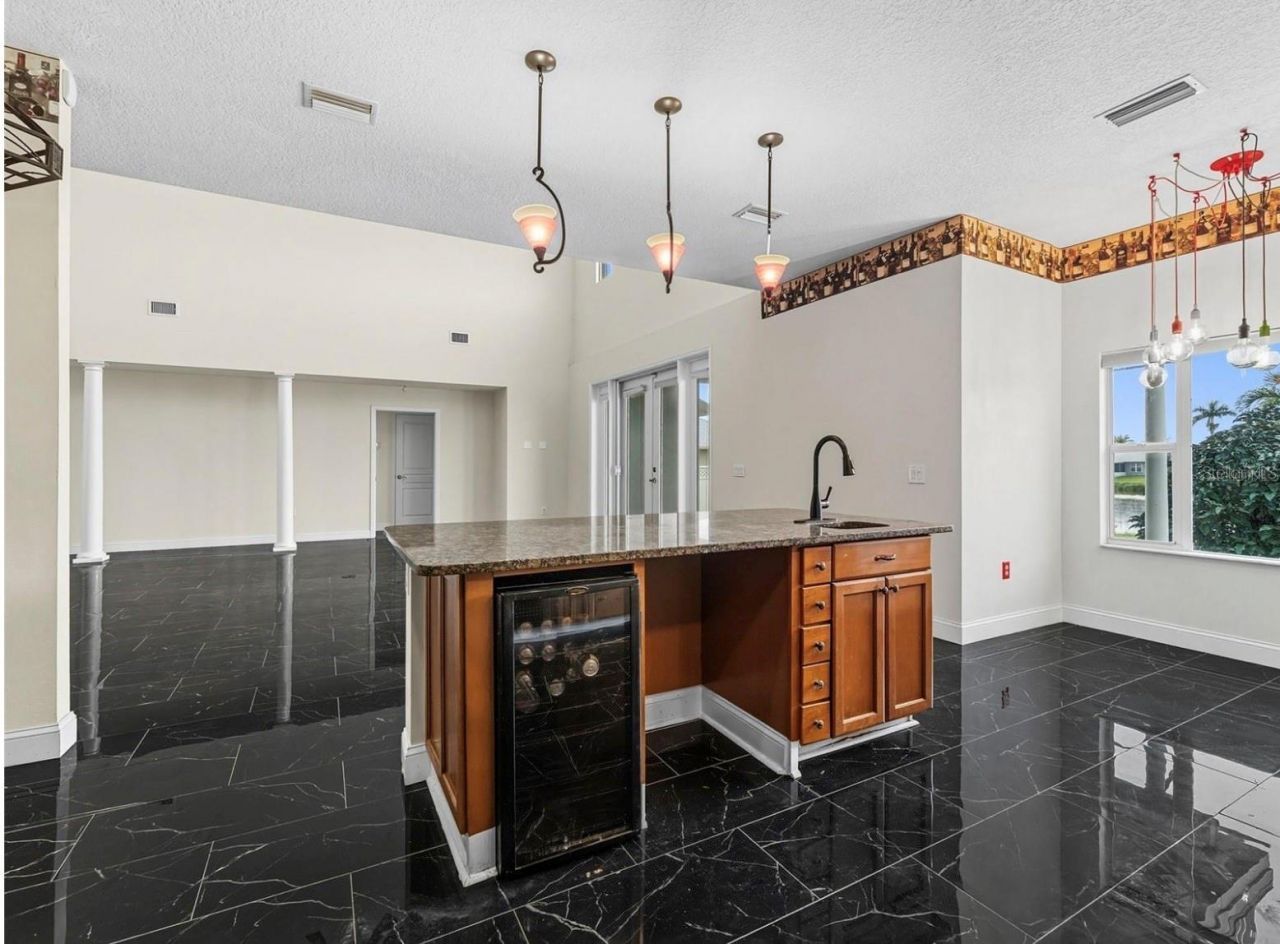 8607 51st Avenue W, Bradenton, FL 34210 Photo