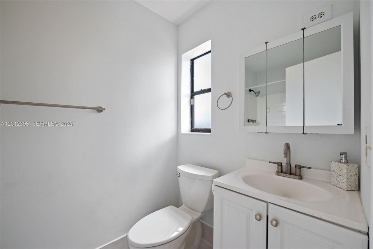 11950 SW 199th St, Unit 1, Miami, FL 33177 Photo