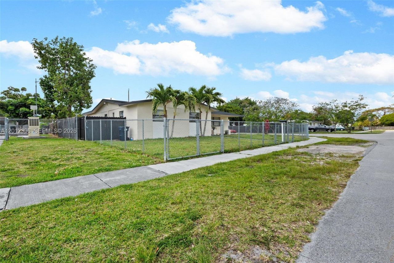 11950 SW 199th St, Unit 1, Miami, FL 33177 Photo