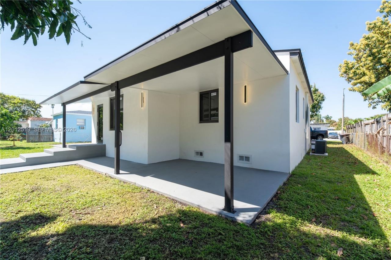 220 NW 144th St, Miami, FL 33168 Photo