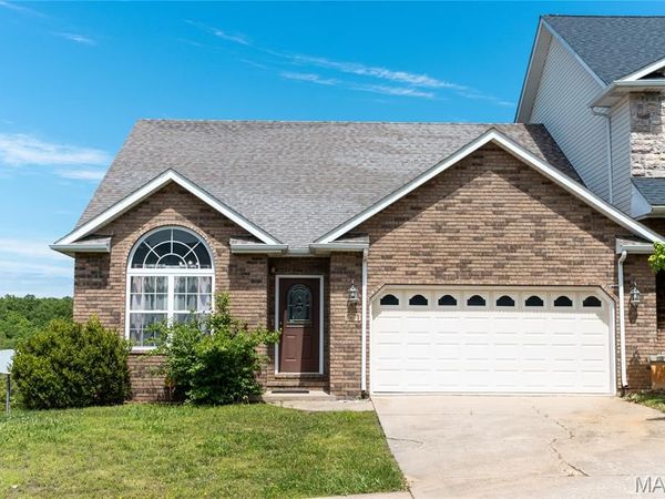 295 Carmel Valley Way, St Robert, MO 65584