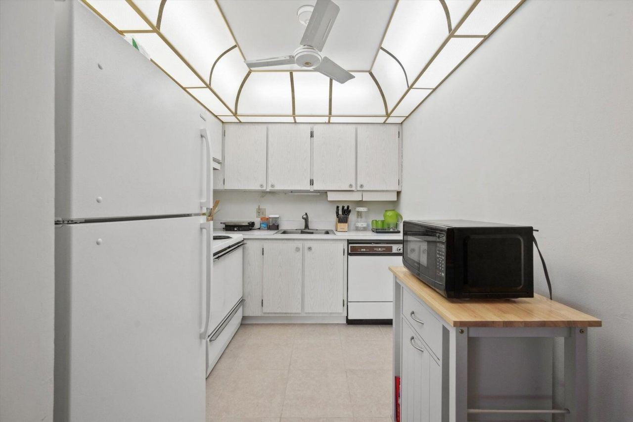 3300 Springdale Boulevard, Unit 202, Palm Springs, FL 33461 Photo