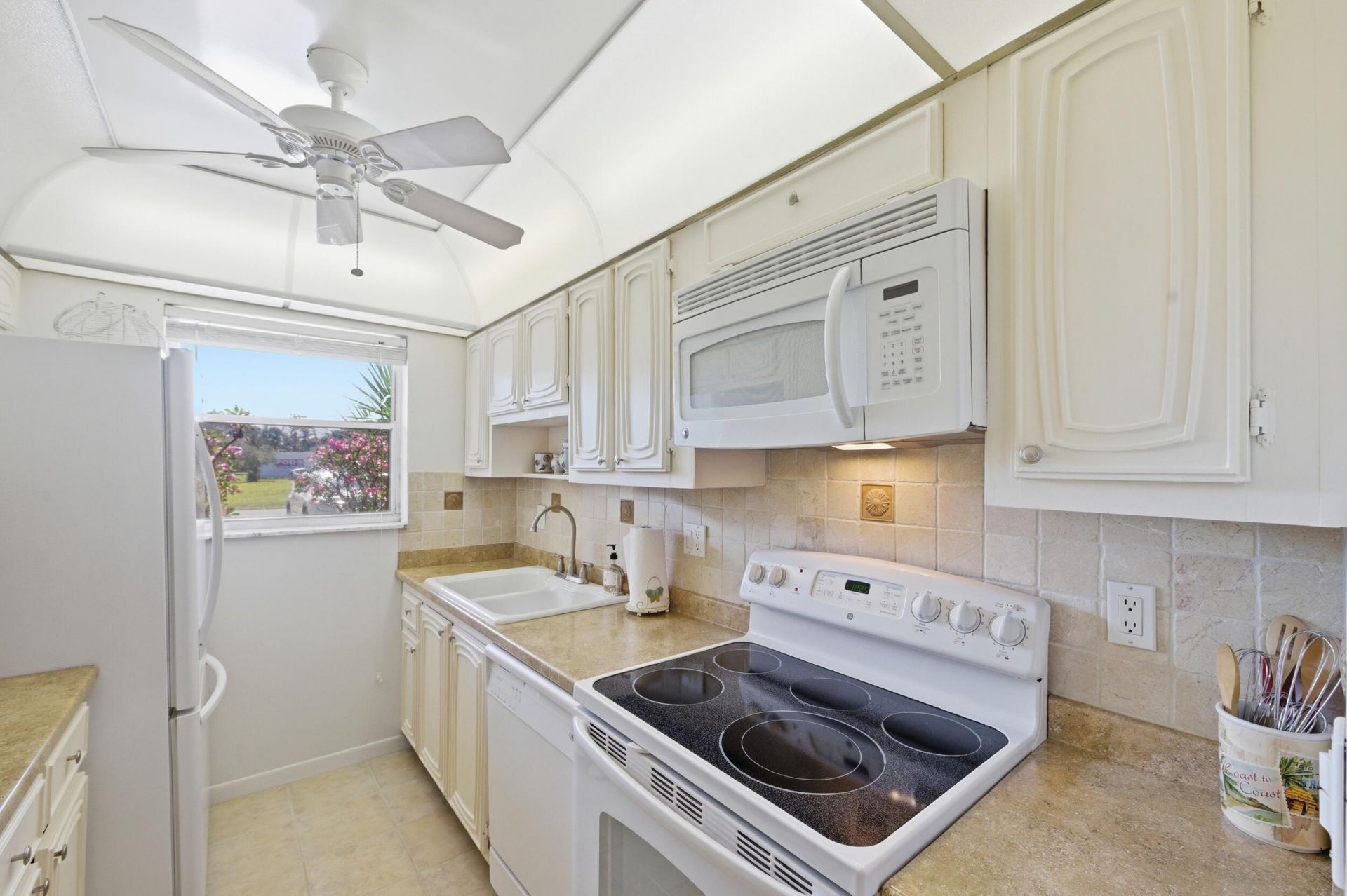 940 S Drive Terrace, Unit A, Delray Beach, FL 33445 Photo