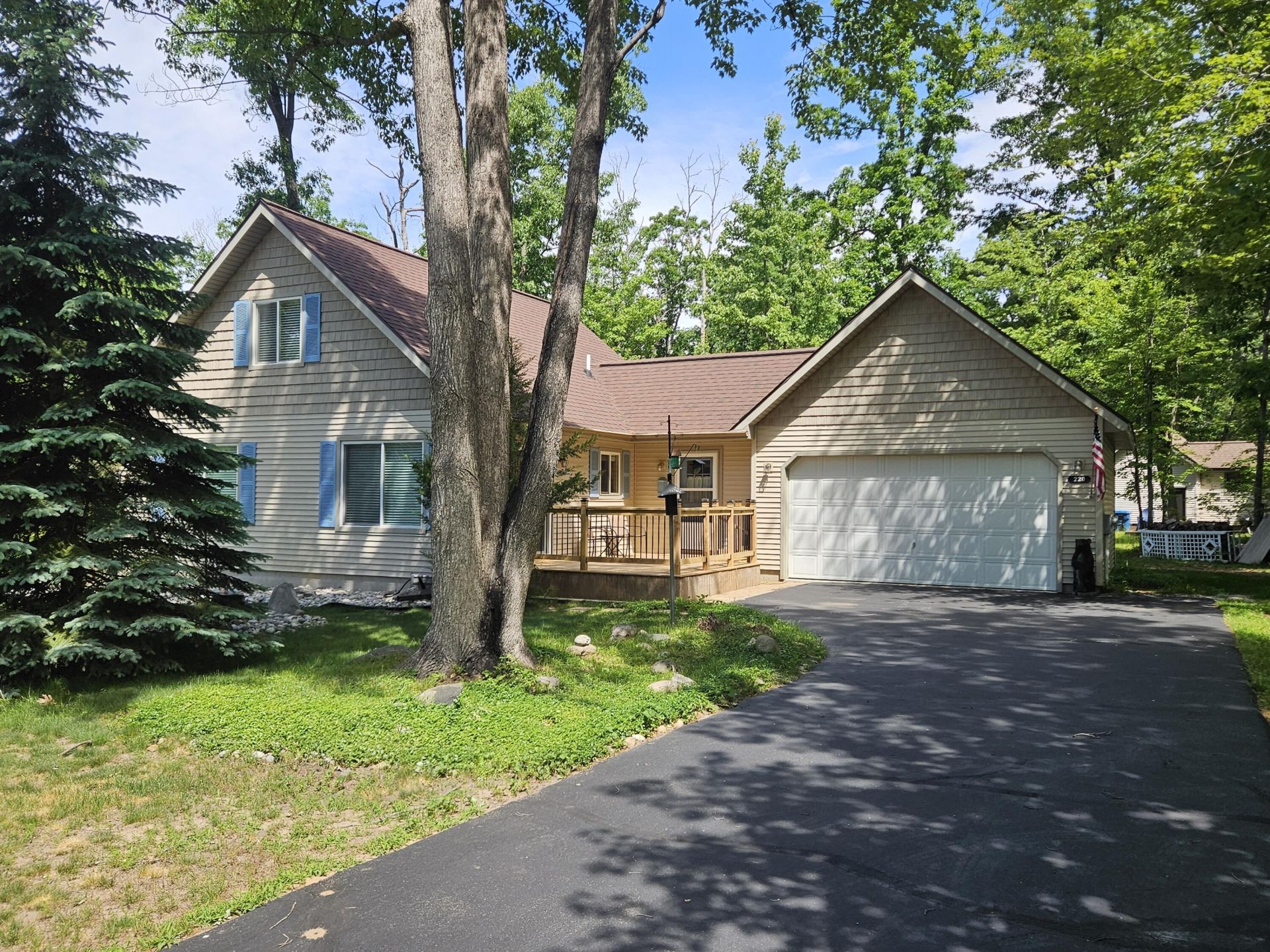 220 Robin Hood, Roscommon, MI 48653 Main Photo