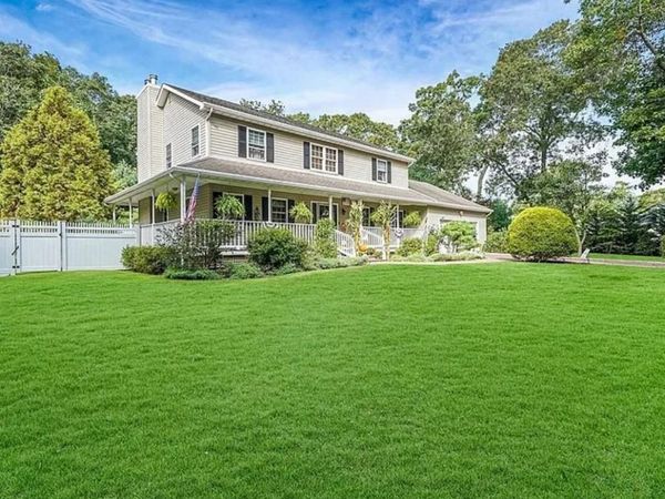 64 Beachfern Road , Center Moriches, NY 11934