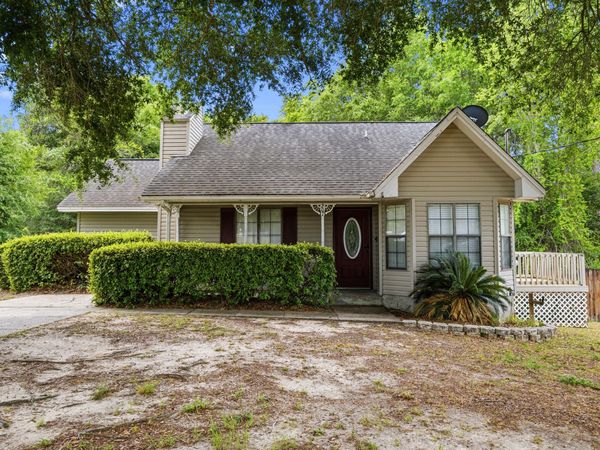207 W Pinoak Court, Crestview, FL 32539