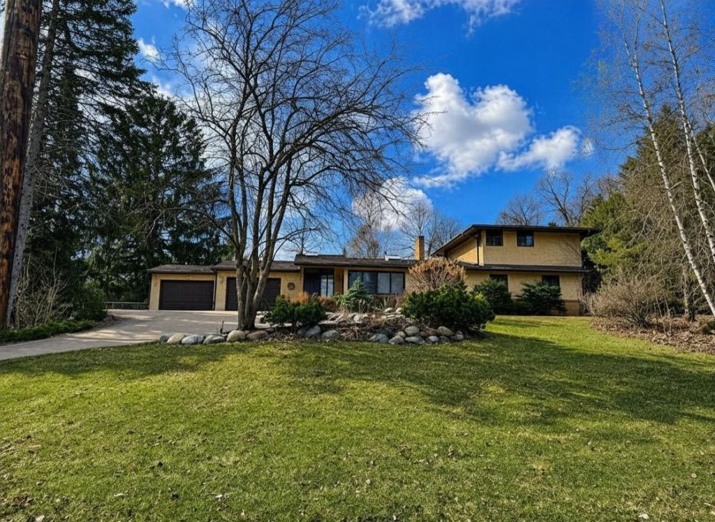 2730 County Road F E, White Bear Twp, MN 55110