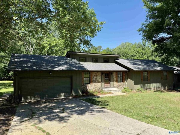 208 Seville Lane, Rainbow City, AL 35906