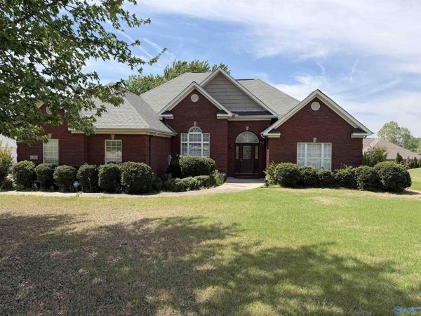 126 Amber Way, Decatur, AL 35603