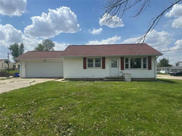 101 A Ave , Newhall, IA 52315