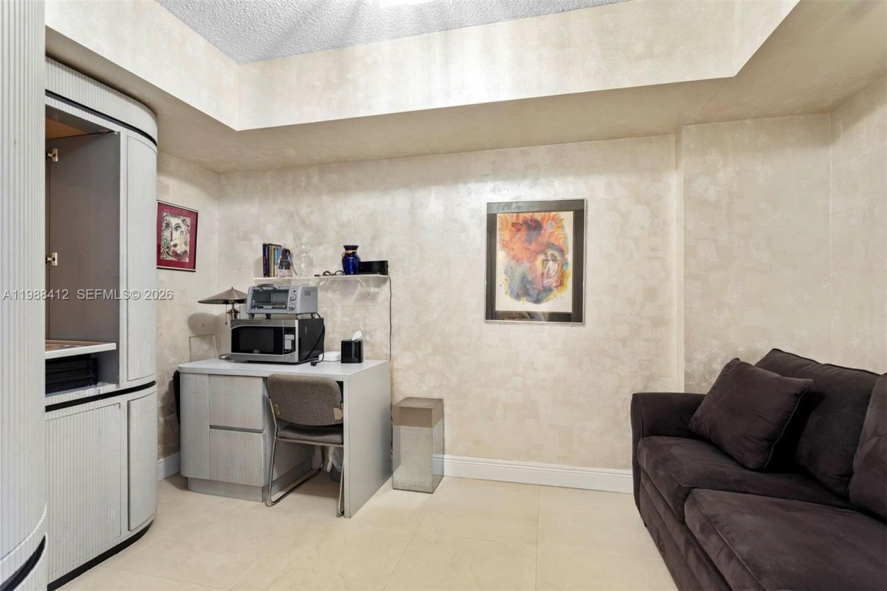 19667 Turnberry Way, Unit 11-H, Aventura, FL 33180 Photo