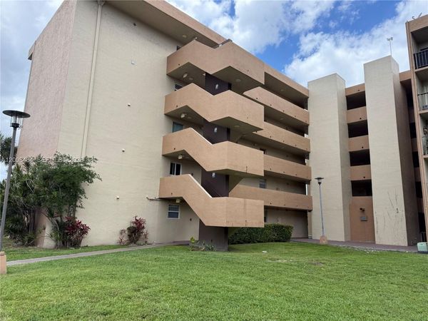 9140 Fontainebleau Blvd , Unit 102, Miami, FL 33172