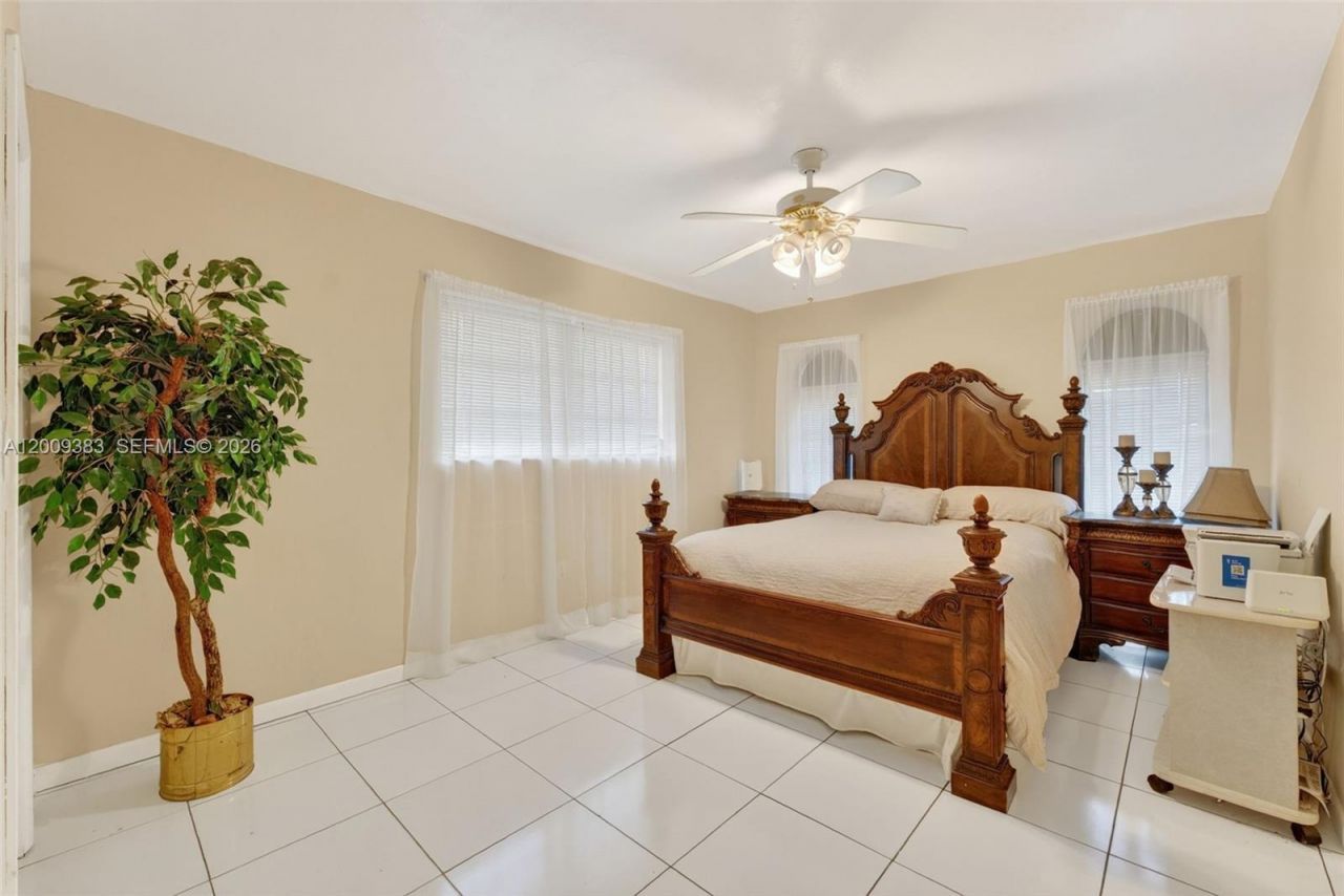 2450 NW 108th St, Miami, FL 33167 Photo