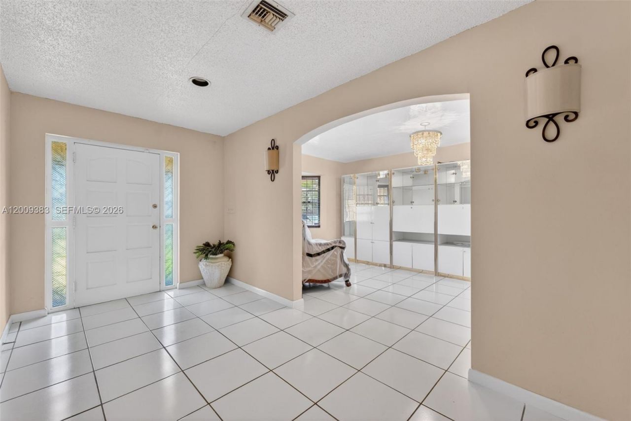 2450 NW 108th St, Miami, FL 33167 Photo