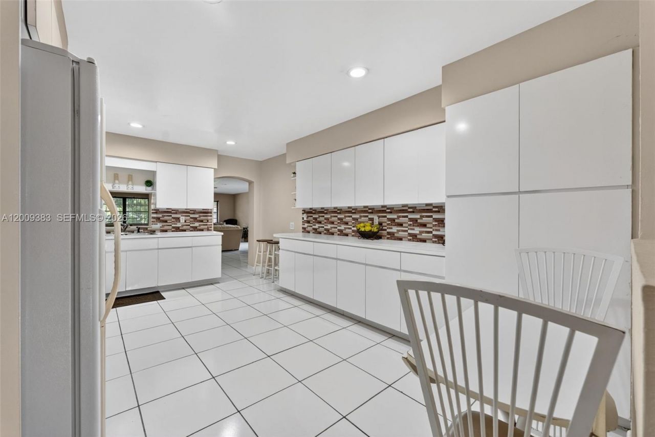 2450 NW 108th St, Miami, FL 33167 Photo