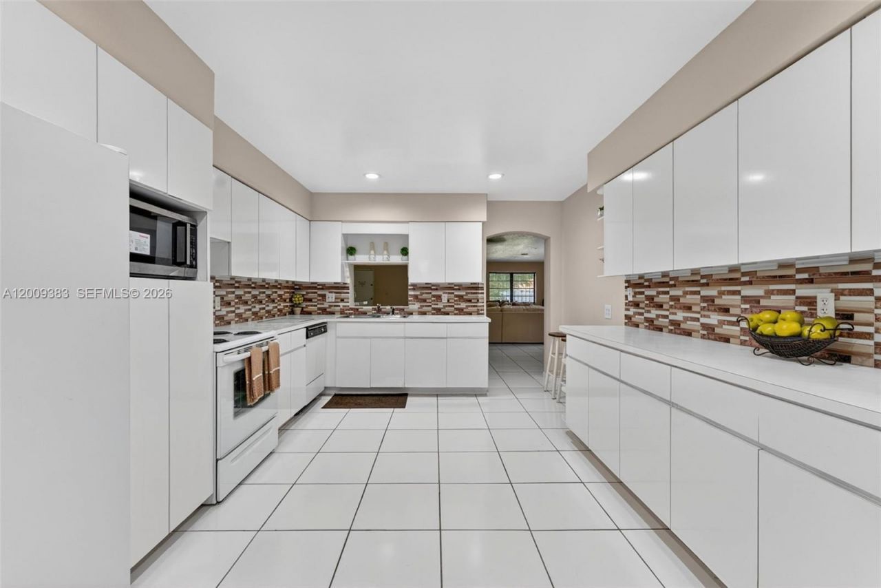 2450 NW 108th St, Miami, FL 33167 Photo