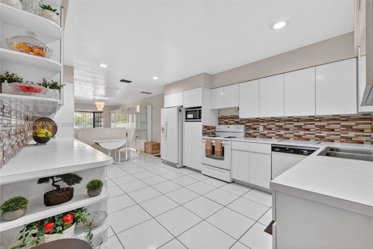 2450 NW 108th St, Miami, FL 33167 Photo