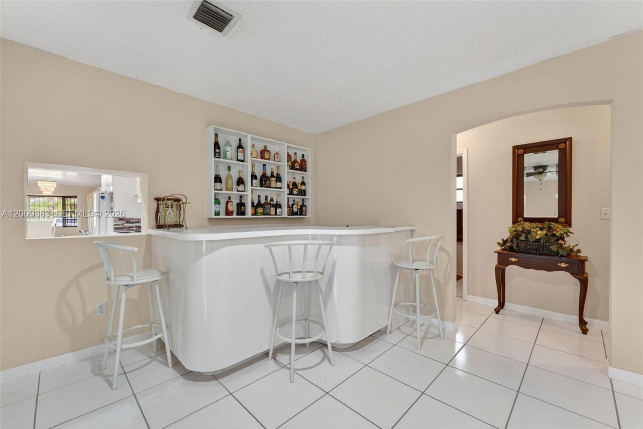 2450 NW 108th St, Miami, FL 33167 Photo
