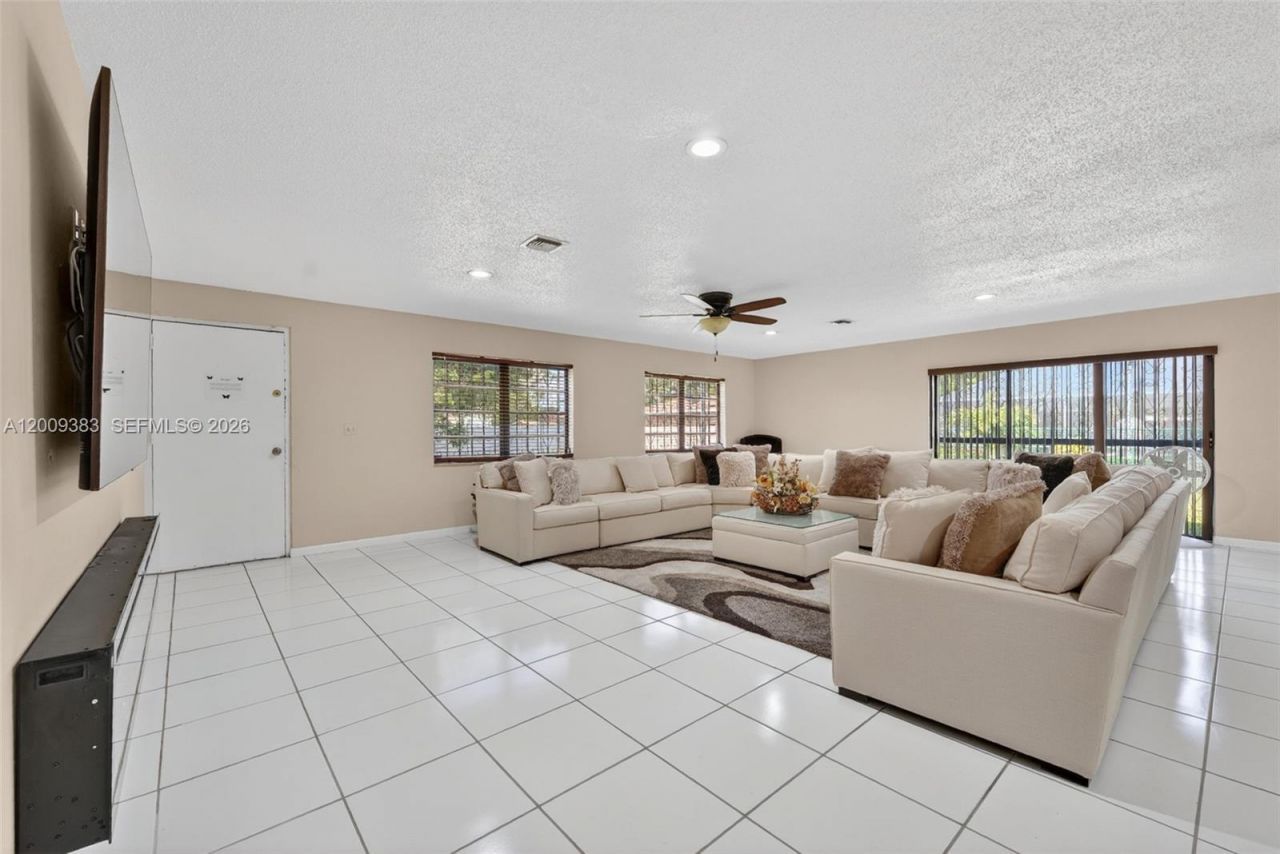 2450 NW 108th St, Miami, FL 33167 Photo