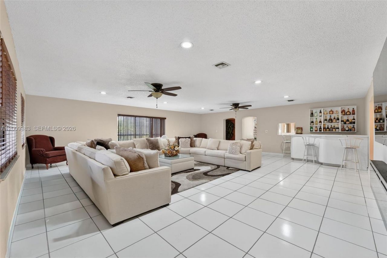 2450 NW 108th St, Miami, FL 33167 Photo