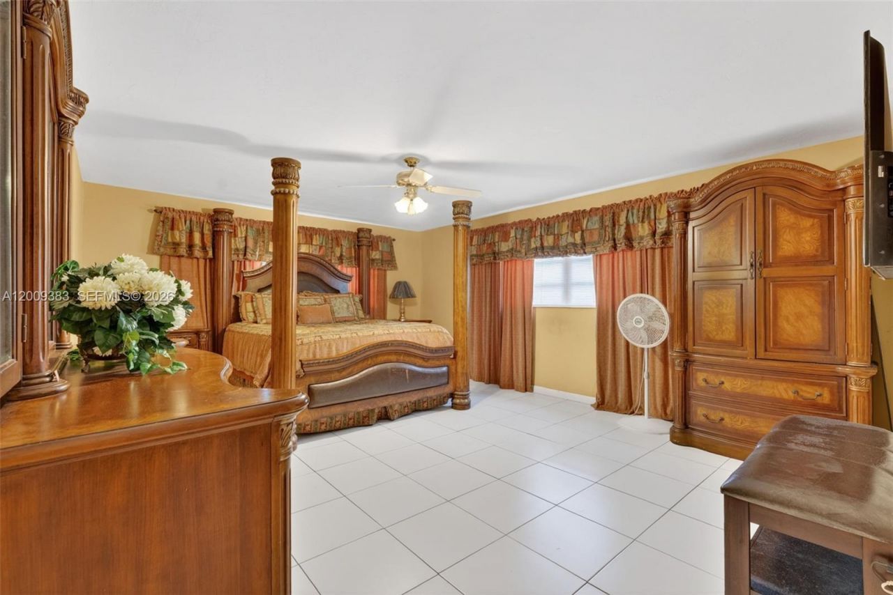 2450 NW 108th St, Miami, FL 33167 Photo