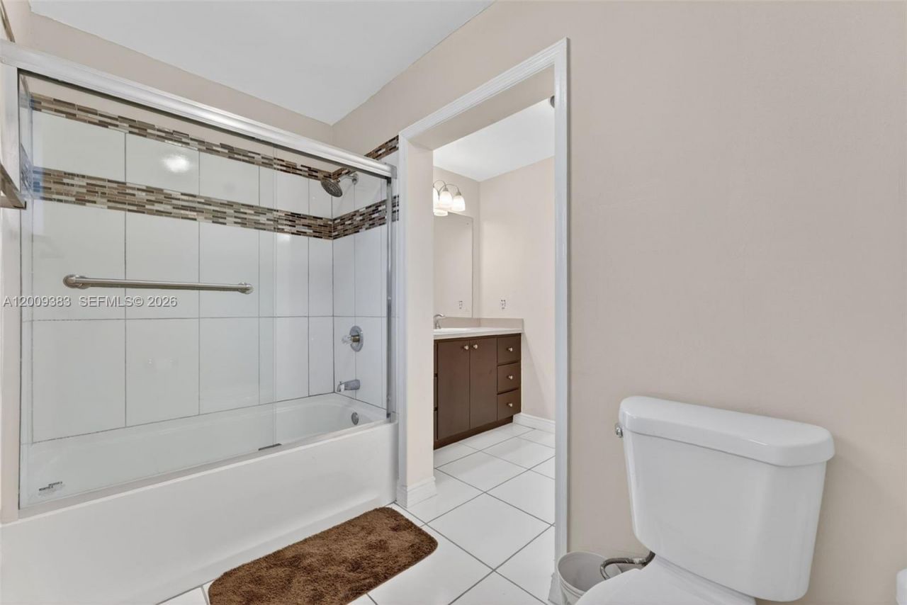 2450 NW 108th St, Miami, FL 33167 Photo