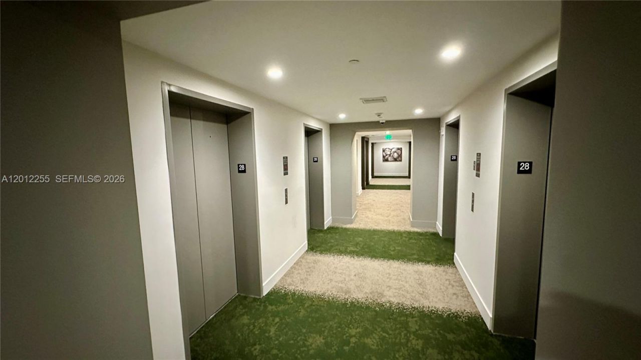 488 NE 18th St, Unit 2807, Miami, FL 33132 Photo