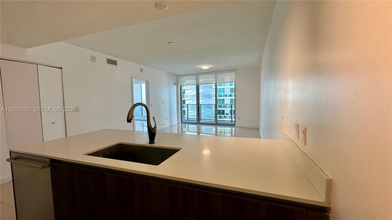 488 NE 18th St, Unit 2807, Miami, FL 33132 Photo