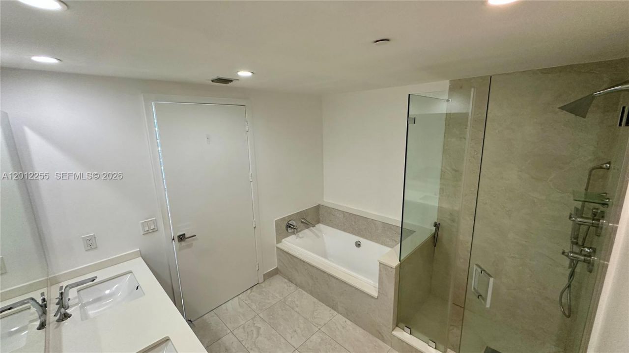488 NE 18th St, Unit 2807, Miami, FL 33132 Photo