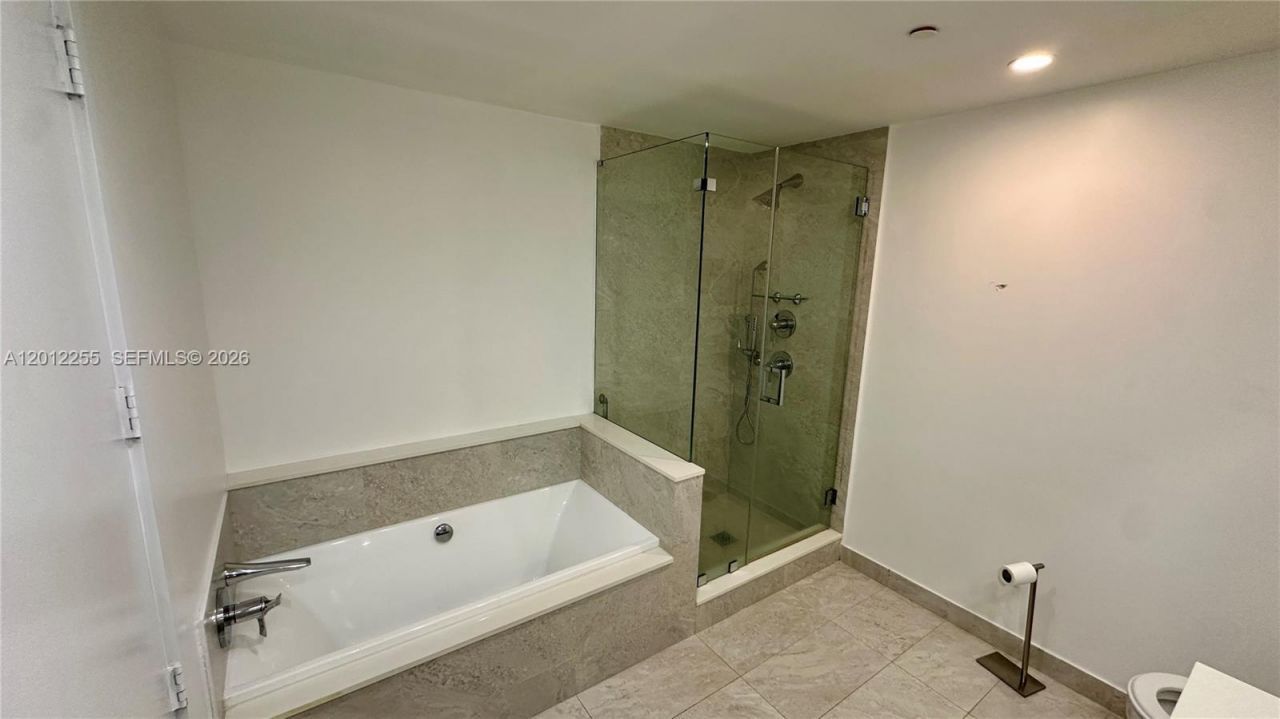 488 NE 18th St, Unit 2807, Miami, FL 33132 Photo