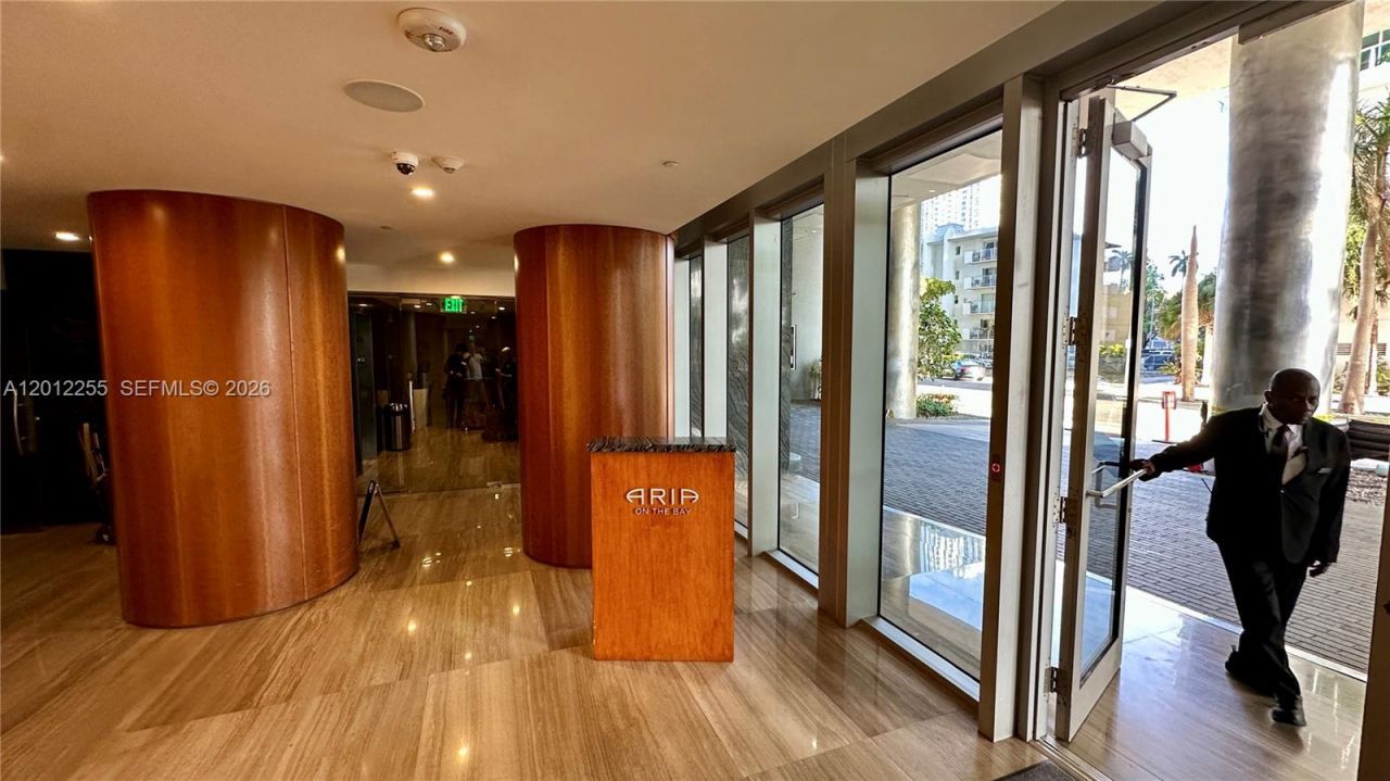 488 NE 18th St, Unit 2807, Miami, FL 33132 Photo
