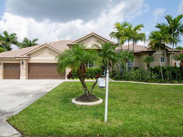 2910 Fairways Dr , Homestead, FL 33035