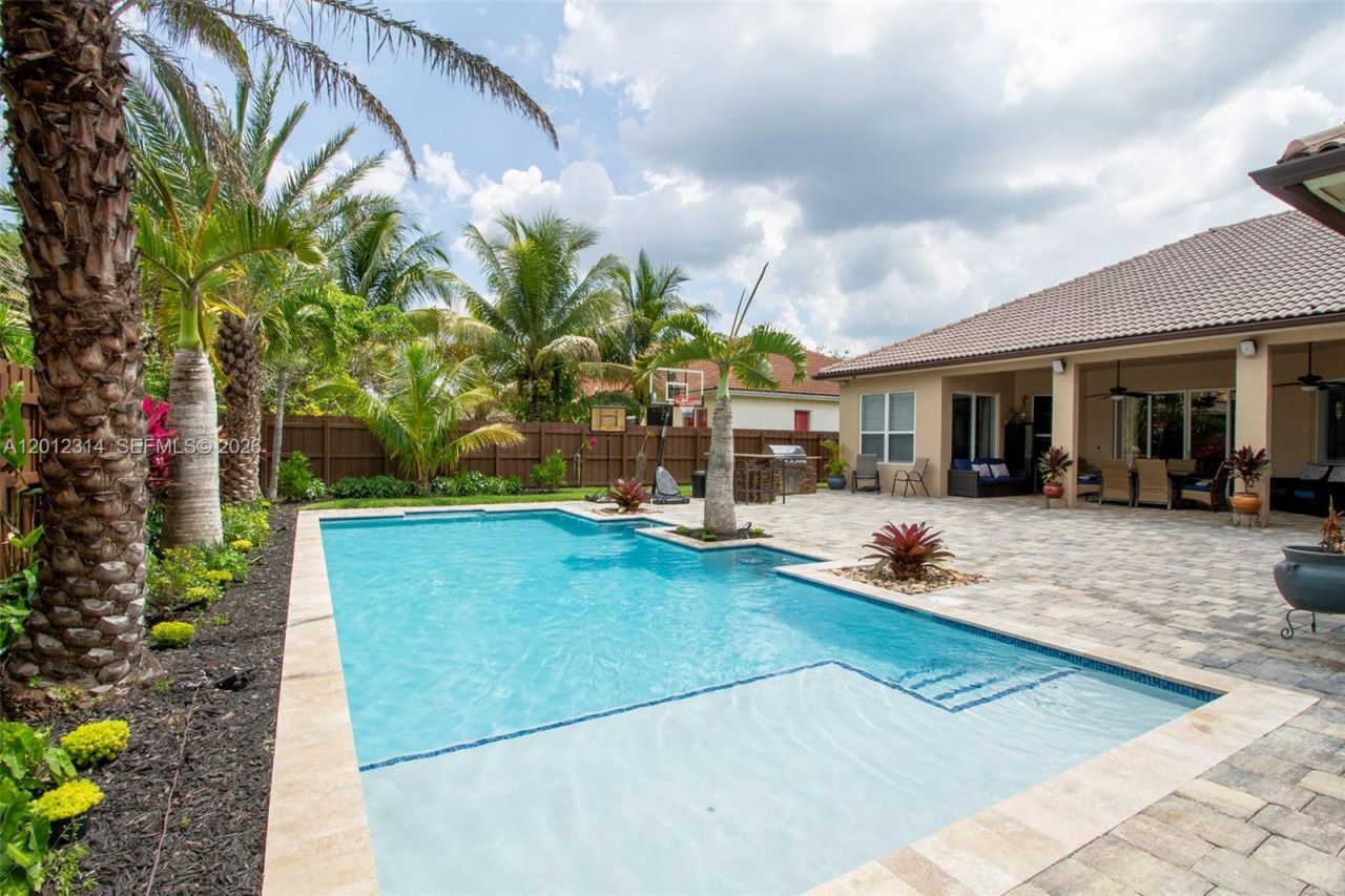 2910 Fairways Dr , Homestead, FL 33035 Photo